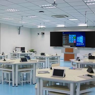 光能黑板 網(wǎng)絡科技領域中的創(chuàng)新技術開發(fā)